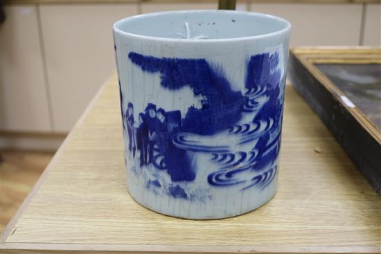 A Chinese blue and white brush pot height 18cm